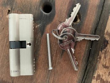 2 slotcylinders tbv poort of schuurdeur  beschikbaar voor biedingen