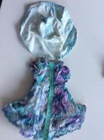 poppenkleding, zomerse jurk met brede hoed  11 cm rompmaat, Verzamelen, Poppen, Ophalen of Verzenden, Zo goed als nieuw, Kleertjes