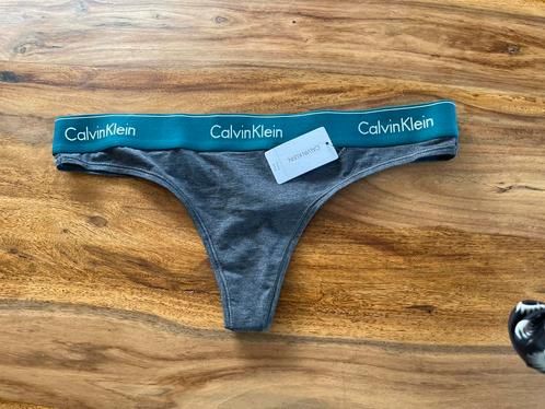 Calvin klein string maat s en L, Kleding | Dames, Ondergoed en Lingerie, String, Grijs, Verzenden