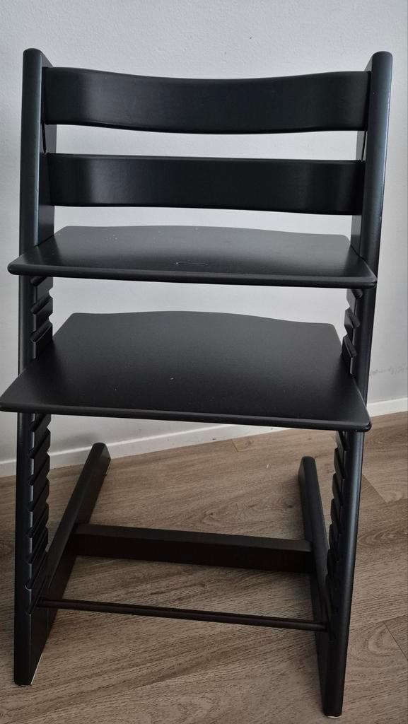 Zwarte Stokke Tripp Trapp stoel, Kinderen en Baby's, Kinderstoelen, Zo goed als nieuw, Meegroeistoel, Ophalen of Verzenden