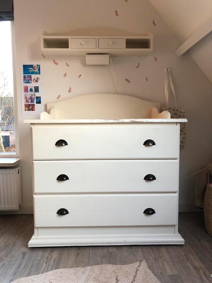 Commode/kast met opstaande rand, Kinderen en Baby's, Kinderkamer | Commodes en Kasten, Gebruikt, Commode, 90 tot 105 cm, 75 tot 100 cm