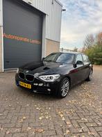 BMW 1-Serie 114I 5-DR 2013 Zwart, Auto's, BMW, 65 €/maand, Zwart, 4 cilinders, Zwart
