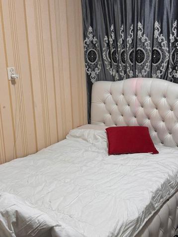 Boxspring bed  beschikbaar voor biedingen