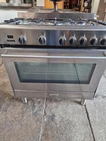 Smegg fornuis 90cm deur sluit niet. beschikbaar voor biedingen