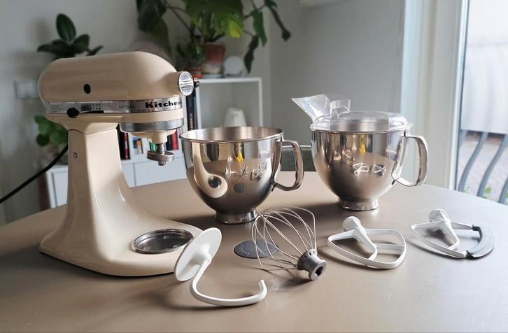 KitchenAid Artisan Mixer - Amandelwit, Witgoed en Apparatuur, Keukenmixers, Gebruikt, 4 liter of meer, 3 snelheden of meer, Ophalen