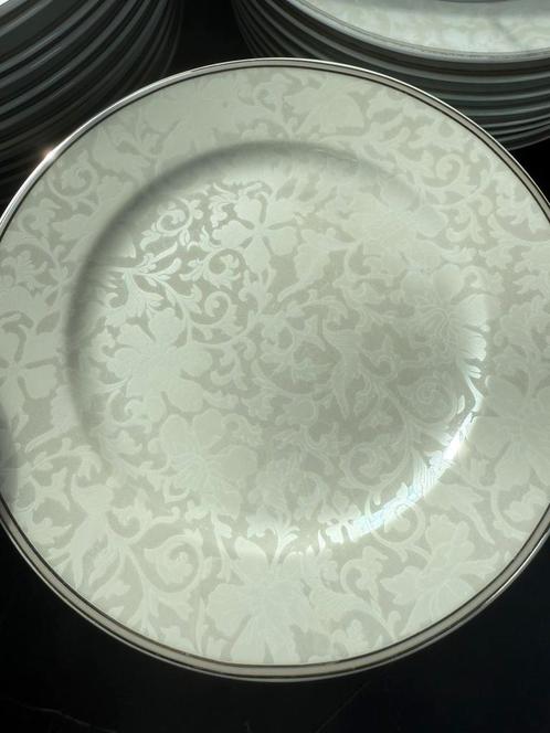 Serviesset, Huis en Inrichting, Keuken | Servies, Gebruikt, Bord(en), Overige stijlen, Porselein, Ophalen of Verzenden