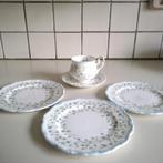 Royal albert caroline  kop en schotel en taartbordjes, Huis en Inrichting, Keuken | Servies, Ophalen of Verzenden, Porselein, Overige stijlen