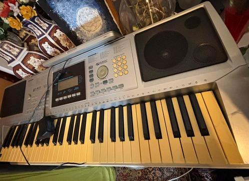 Keyboard met aux optie, Muziek en Instrumenten, Keyboards, Zo goed als nieuw, 61 toetsen, Overige merken, Ophalen