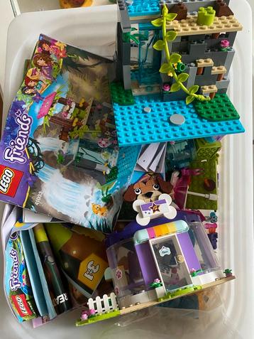 Lego Friends 9 sets en een beetje beschikbaar voor biedingen