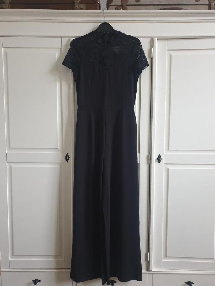 Zwarte elegante jumpsuit van Only met kanten details. Maat M, Kleding | Dames, Jumpsuits, Zo goed als nieuw, Maat 38/40 (M), Zwart