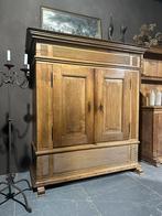 "HENDRICKX " Eiken Kast met biefpaneel 18e Eeuw., Ophalen