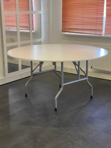 6 houten tafels tekoop afgemeten 156cm 10 personen aanzitten beschikbaar voor biedingen