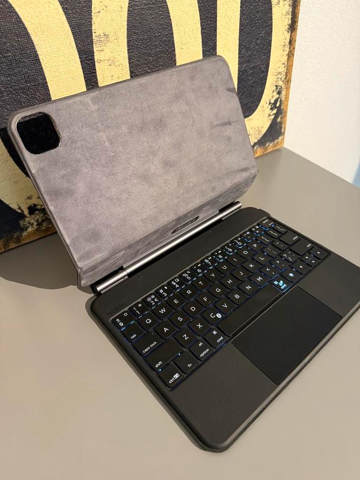 Belkin iPad Toetsenbord 10.9 inch (2022/2025), Computers en Software, Tablet-hoezen, Zo goed als nieuw, Bescherming voor- en achterkant
