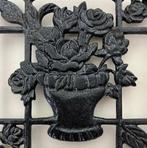 Vintage Franse gietijzeren onderzetter met rozen, Ophalen of Verzenden, Zo goed als nieuw, Pot of Pan