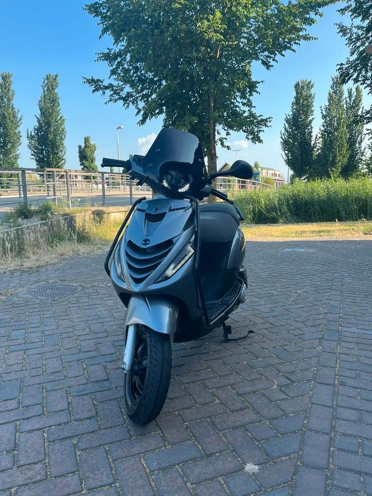 Piaggio Zip 4t Scooter  - Bouwjaar 2019 -, Fietsen en Brommers, Scooters | Piaggio, Zo goed als nieuw, Zip, Benzine, Ophalen