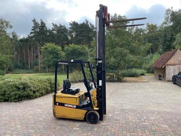 Caterpillar heftruck 1600 kg inclusief lader hefhoogte 3.30 beschikbaar voor biedingen