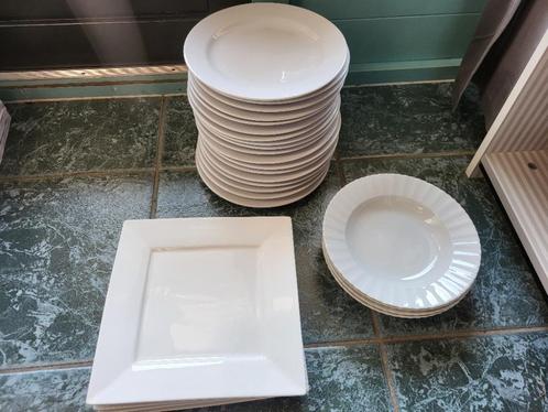 Diverse borden, dinerborden, rond en vierkant, totaal 14, Huis en Inrichting, Keuken | Servies, Gebruikt, Bord(en), Ophalen