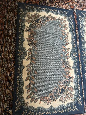 Super mooie vloerkleed deze heb ik 2 van 110x65 cm prijs 20 beschikbaar voor biedingen