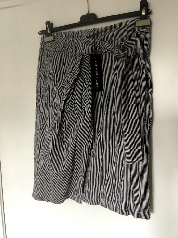 JOSEPHINE & CO NIEUWE rok blauw streepje met metaal mt 36, Kleding | Dames, Rokken, Nieuw, Maat 36 (S), Blauw, Knielengte, Ophalen of Verzenden