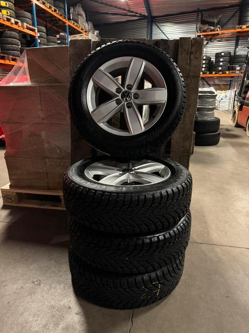 OEM VW velgenset met 185/65R15 Nokian winter 7,5mm !!, Auto-onderdelen, Banden en Velgen, Banden en Velgen, Winterbanden, 15 inch