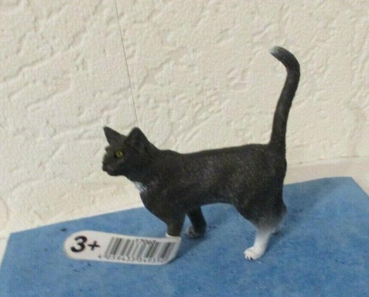Schleich 17068 zwarte kat, dierfiguur met vaantje, Verzamelen, Dierenverzamelingen, Zo goed als nieuw, Beeldje of Figuurtje, Hond of Kat