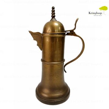 Antieke koperen koffiepot (met schade) beschikbaar voor biedingen