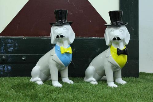 Zittende honden met hoed groot snor deftig, Tuin en Terras, Tuinbeelden, Nieuw, Dierenbeeld, Kunststof, Ophalen of Verzenden
