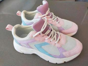 Izgs! Amper gedragen gekleurde sneakers van H&M. Mt 38

 beschikbaar voor biedingen