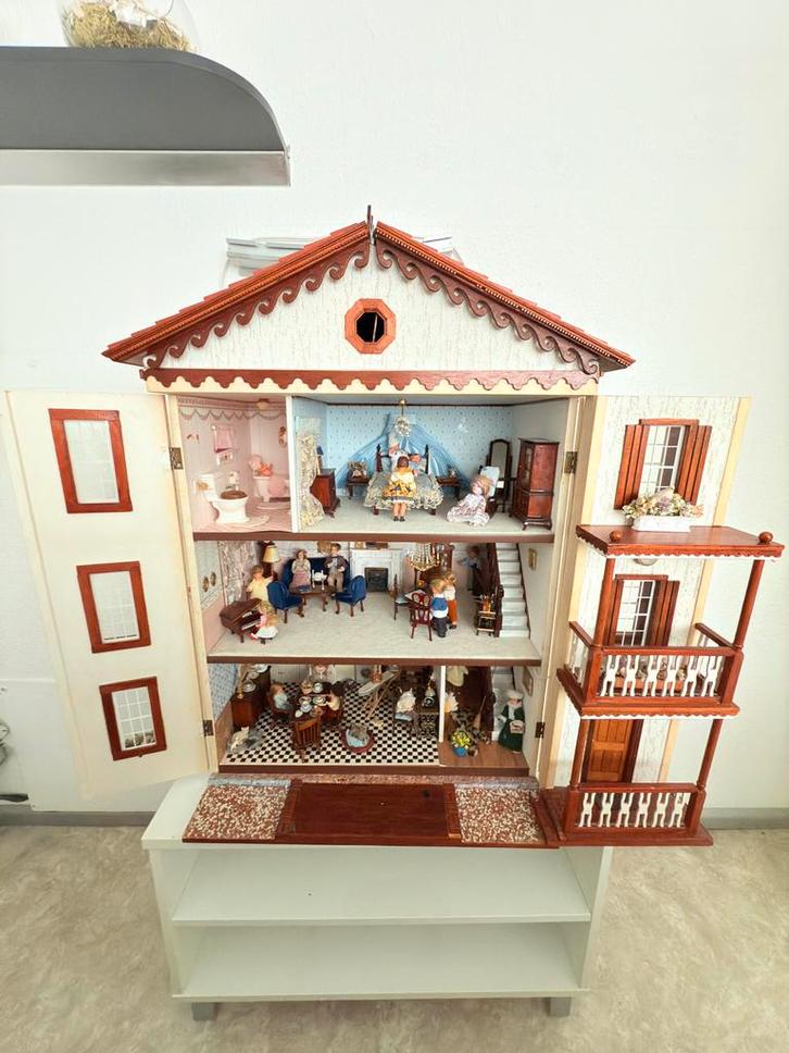 Handgemaakt Poppenhuis met licht - Decoratief, Verzamelen, Poppenhuizen en Toebehoren, Zo goed als nieuw, Poppenhuis, Ophalen