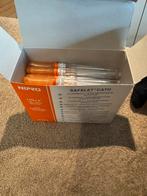 Set om (navel) piercings te zette., Ophalen of Verzenden, Staal, Oor- of Traguspiercing