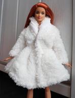 Barbie kleding nieuw - Lange zachte jas winterjas wit, Ophalen of Verzenden, Nieuw, Barbie