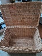 Grote rieten mand met deksel, Huis en Inrichting, Woonaccessoires | Schalen en Manden, Ophalen, Gebruikt, Rechthoekig, Riet