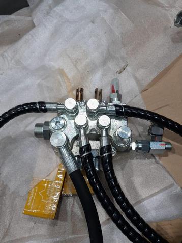 hydraulisch ventielenblok 2x dubbelwerkend functie  beschikbaar voor biedingen