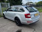 Skoda Octavia Combi 1.6 TDI Greentech Elegance Keyless Xenon, Auto's, Euro 5, Gebruikt, 4 cilinders, Origineel Nederlands