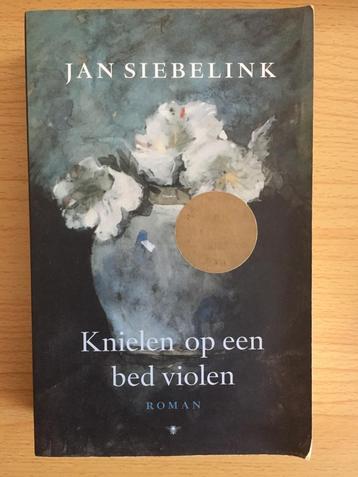 Jan Siebelink, Knielen op een bed violen beschikbaar voor biedingen