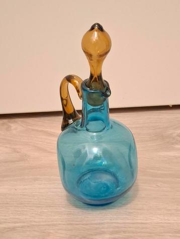 Geblazen glazen antieke cruet  beschikbaar voor biedingen