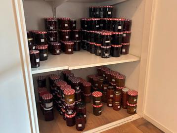 Zelfgemaakte jam van onbespoten fruit van eigen erf beschikbaar voor biedingen