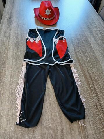 Doos verkleedkleding beschikbaar voor biedingen