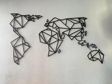Metalen wereldkaart zwart XL (140x80 cm) beschikbaar voor biedingen