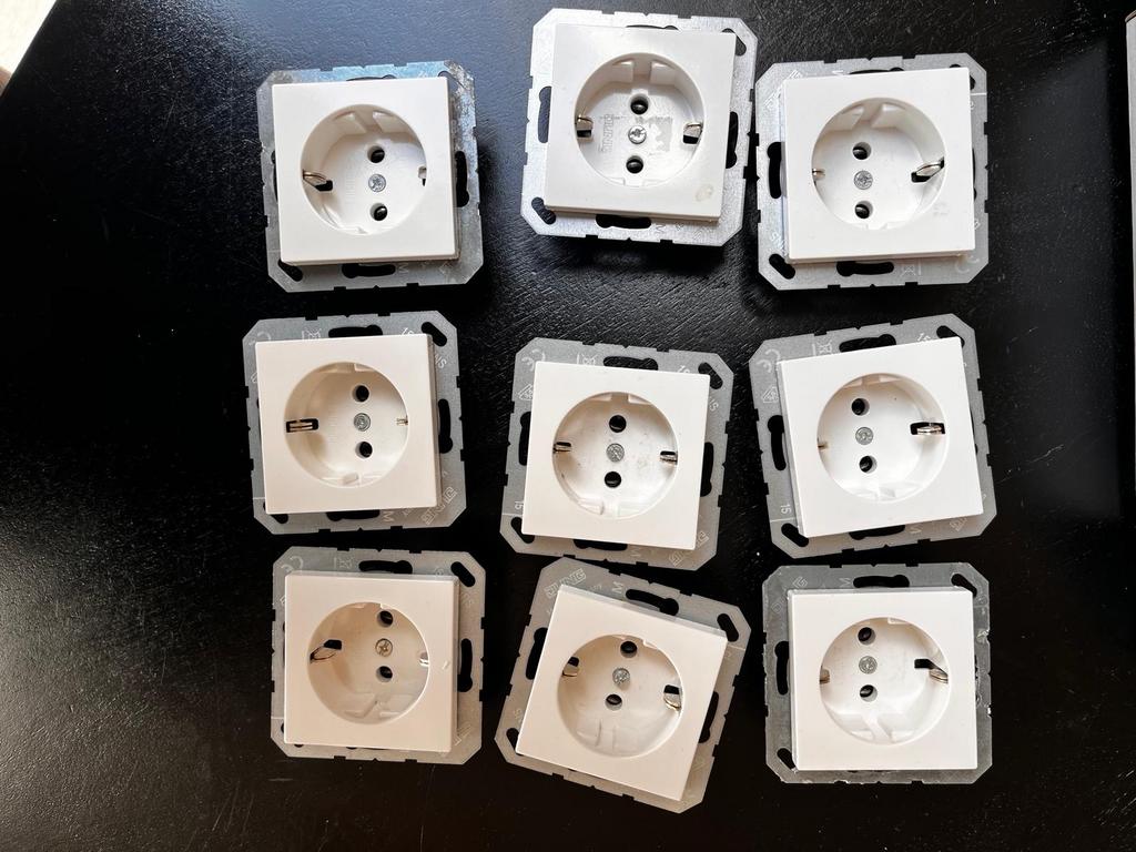 Stopcontacten - Diverse Jung, Ophalen, Gebruikt, Stopcontact