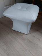Witte jaren 70 poef / voetenbank, Huis en Inrichting, Banken | Voetenbanken en Poefen, Minder dan 50 cm, Gebruikt, Vierkant, Ophalen of Verzenden
