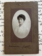 Oude foto op karton - Dame, Verzamelen, Foto's en Prenten, Gebruikt, Foto, Ophalen of Verzenden, Voor 1940