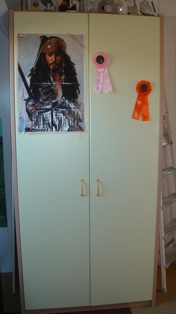 Gratis Kledingkast met planken en hangruimte, Kinderen en Baby's, Kinderkamer | Commodes en Kasten, Gebruikt, Ophalen