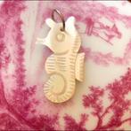 Baby Zeepaardje Hangertje Parelmoer Vintage, Ophalen of Verzenden, Zo goed als nieuw
