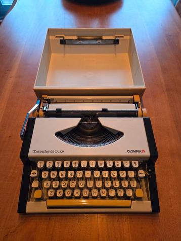Vintage Olympia Traveller de Luxe typemachine 
 beschikbaar voor biedingen