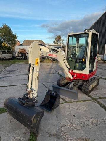 Takeuchi TB216 2021 975 uur snelwissel 2x nieuwe bak cw05 beschikbaar voor biedingen