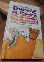 Dummy de Mummie en de Tombe van Achnetoet, Boeken, Ophalen of Verzenden, Zo goed als nieuw, Tosca Menten, Sprookjes