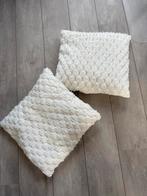 2 leuke sierkussens, Ophalen of Verzenden, Gebruikt, Wit, Vierkant