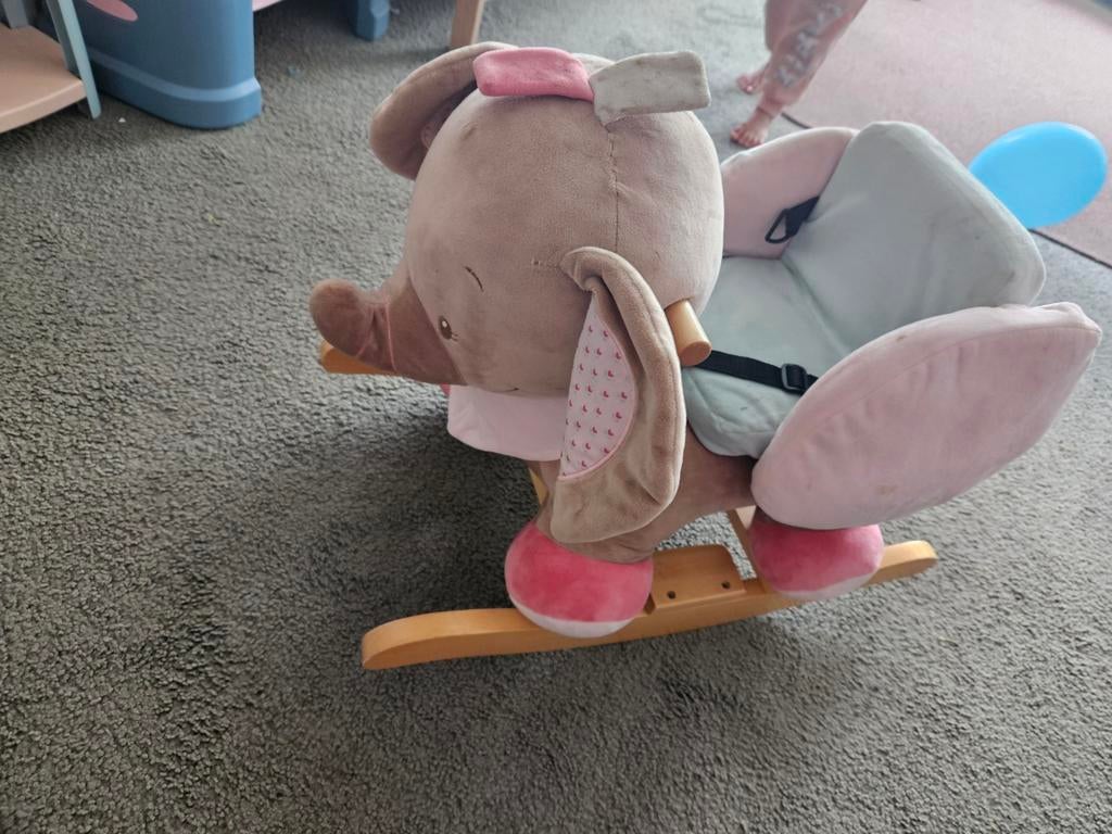 Houten schommelstoel olifant, Ophalen