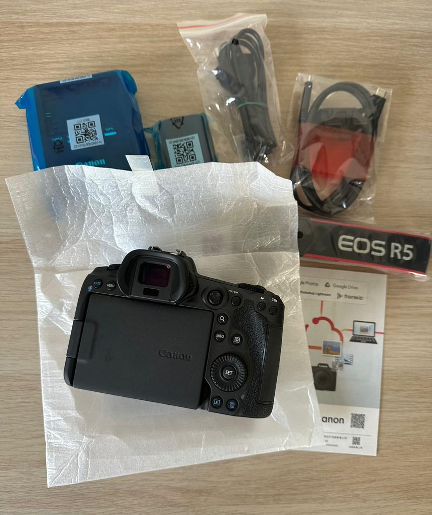 Canon EOS R5 systeemcamerabody - Nieuw in doos, Audio, Tv en Foto, Fotocamera's Digitaal, Spiegelreflex, Canon, Nieuw, Ophalen of Verzenden